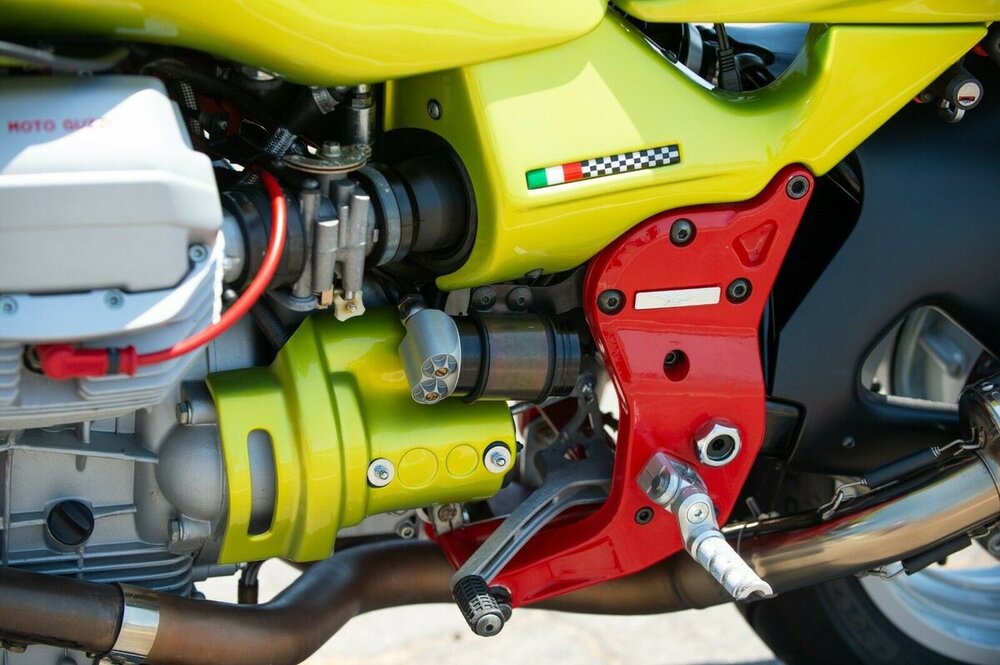 20200718-2000-moto-guzzi-v11-sport-left-peg.jpg