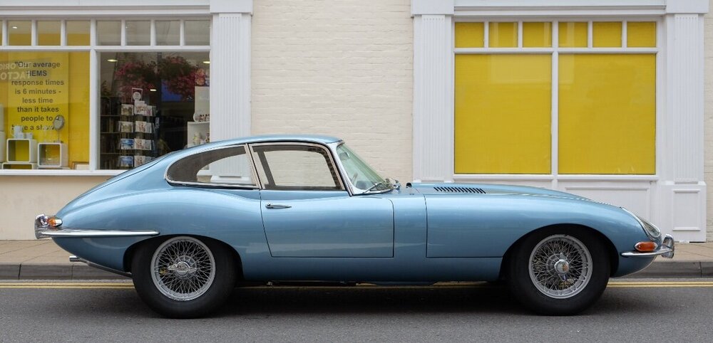 Jaguar_E-Type_series_1_coupé_1964.jpg
