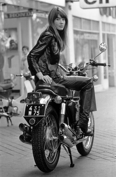 leather-clad-french-singer-songwriter-françoise-hardy-on-v0-tewxb9xvb0m91.jpg