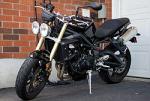 250px-Triumph_Street_Triple_675_front_left_threequarter.jpg