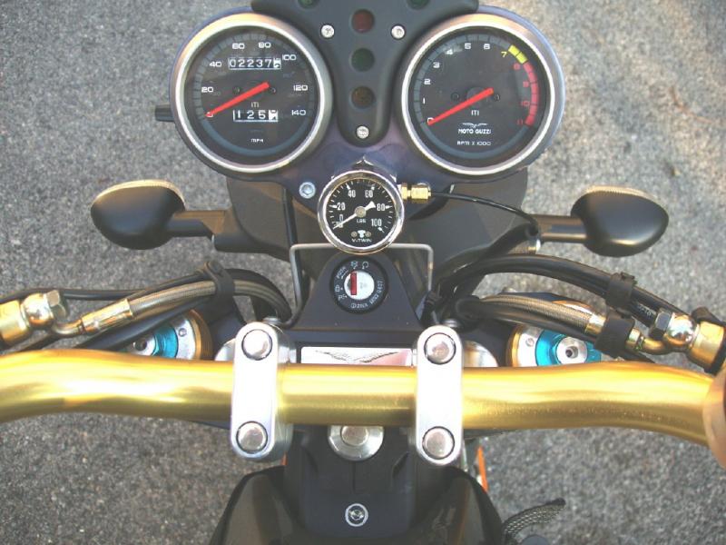 Oil Pressure Gauge on Cafe Sport