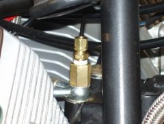 Port adapter for oil pressure gauge